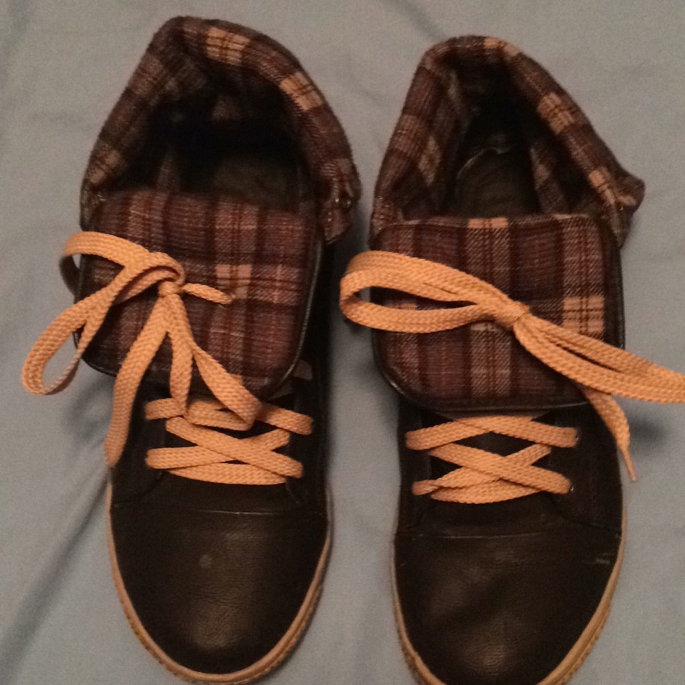 Size 8 sneakers